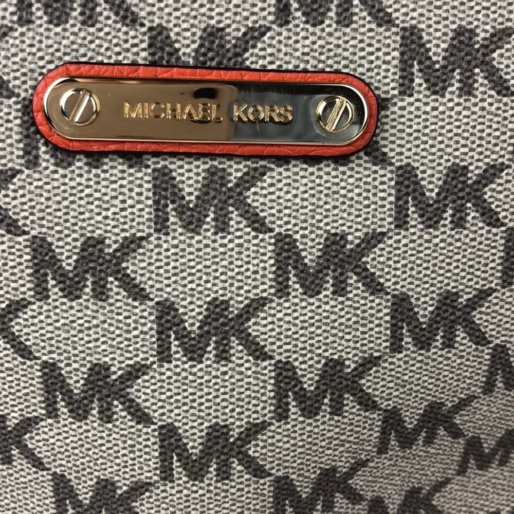 Michael Kors Cindy Signature Dome Crossbody
